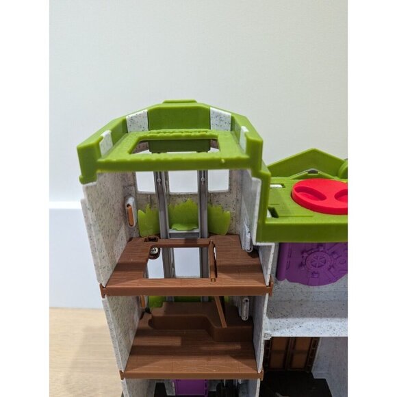 Imaginext DC Super Friends Batman The Joker Bank Crime Alley Playset & 5 Figures - Picture 10 of 16